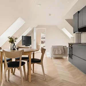 Dinbnb I Mid-city Luxury With Mini Balcony And Smart Tv & Sound System Bergen